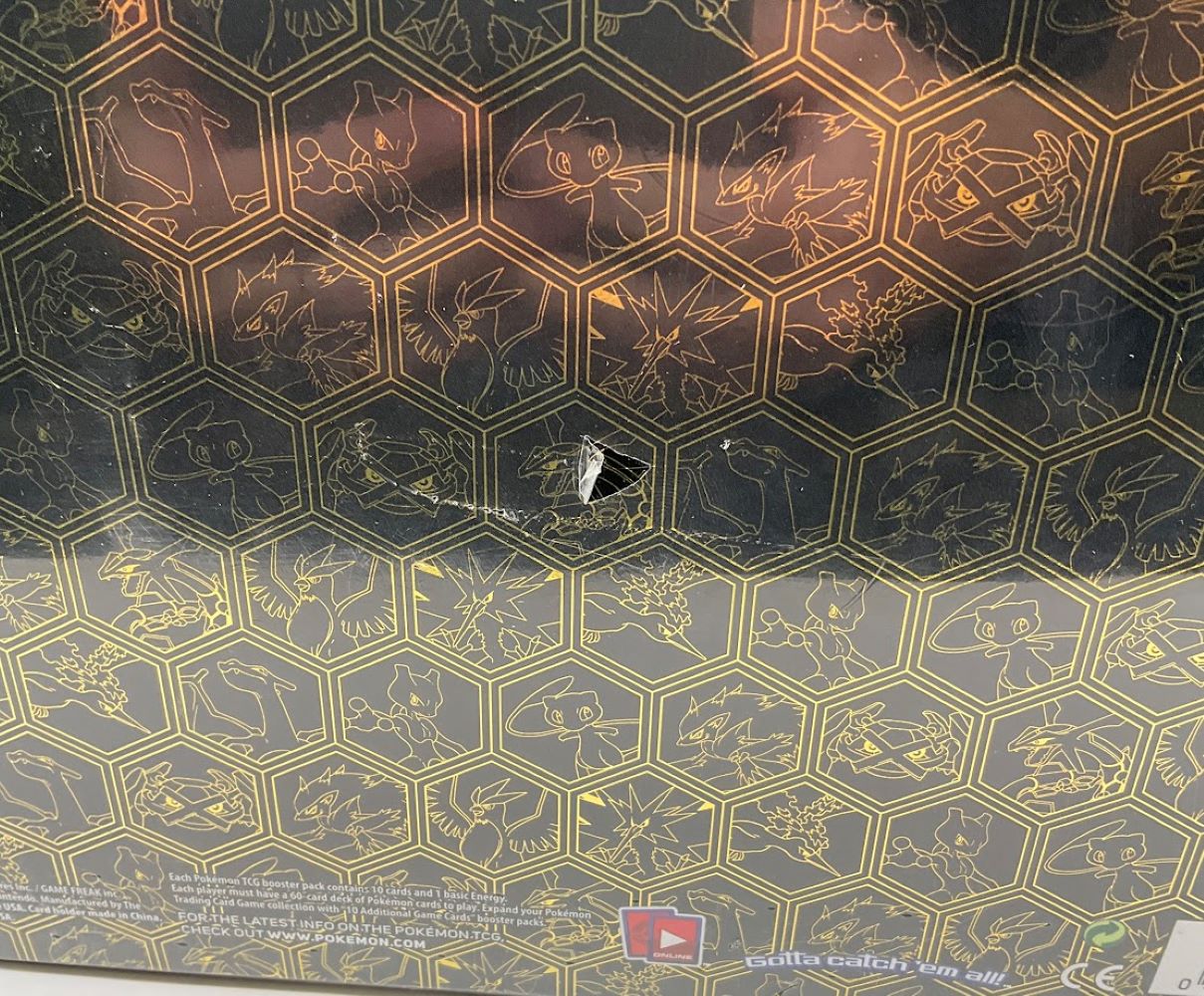 Pokemon: Hidden Fates Ultra-Premium Collection *Jumbled Contents*